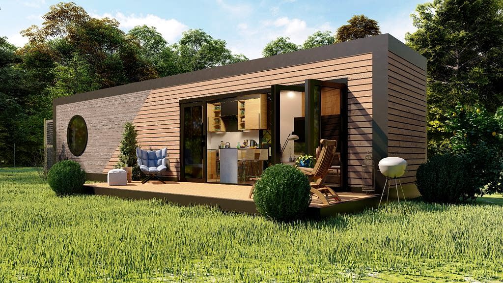 Konteyner evlerin bakımları da son derece pratik ve kolaydır. Dış cephesinin yıkamaya da uygun olması sayesinde yağmur suyuyla bile kendi kendini temizleme özelliğine sahiptir ve böylece yorucu bakım yapmaktan sizi uzak tutar.
Maliyet açısından da avantajlar içeren konteyner evler özellikle ahşap ve betonarme yapılara göre çok daha hesaplı olabilmektedir. Konteyner evlerde ayrıca farklı boyut ve tasarım detaylarıyla istenilen eve kavuşmak da mümkündür.